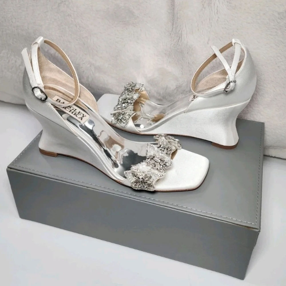 Badgley Mischka Knot Detail Wedge Crystal Embellished Sandals Wedding Size 6
